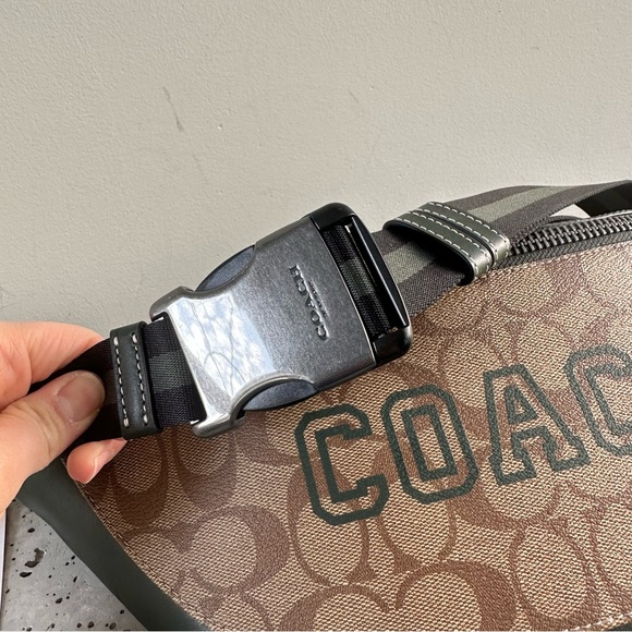 NWT Coach Warren Belt Bag In Signature Canvas With Varsity Motif - Picture 5 of 13